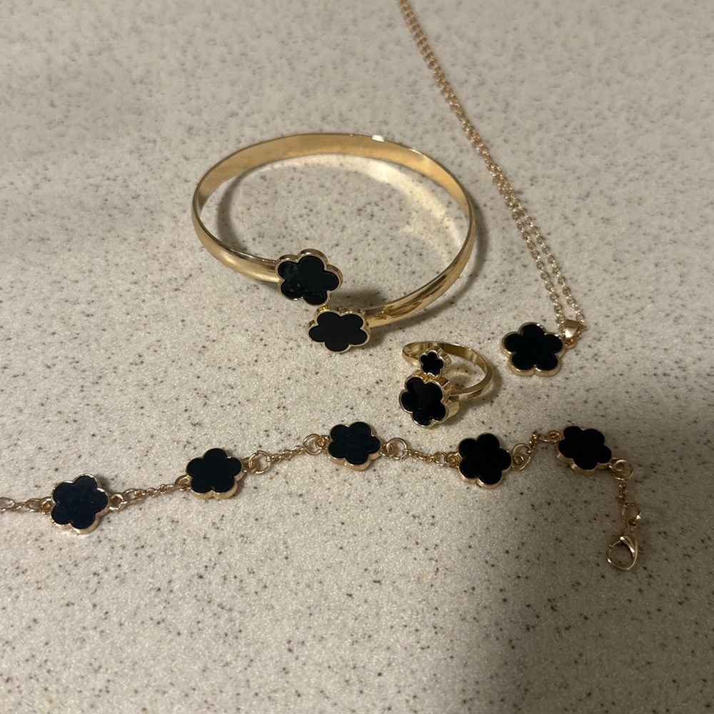 Black and Gold Floral Jewelry Set